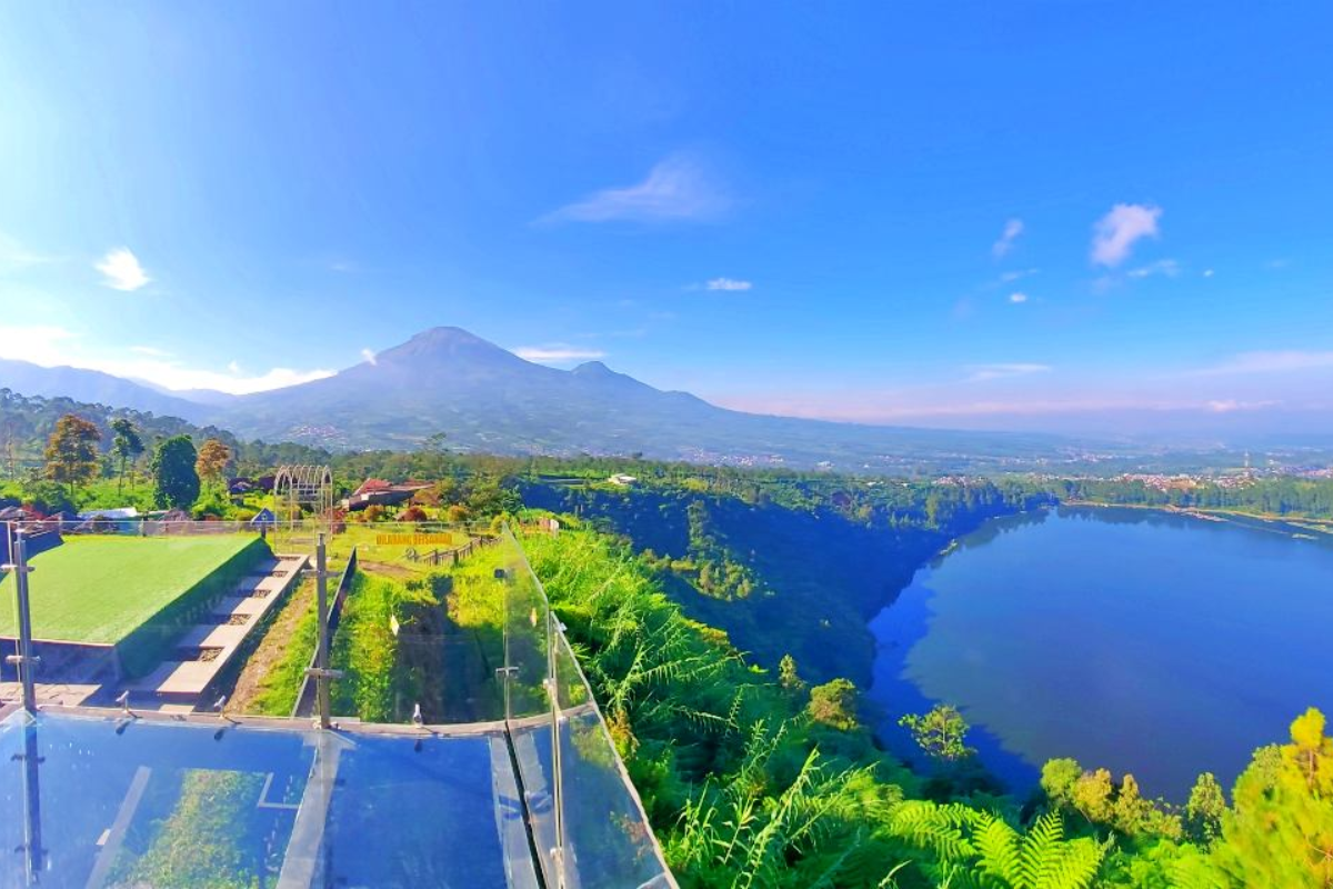 Skyline View Dieng: Menikmati Panorama 360 Derajat di Atas Awan